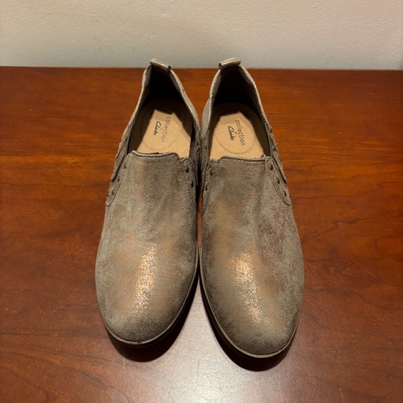 Clarks Trish Bell Metallic Gold Studded Booties 8.5 - Picture 2 of 9